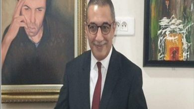Photo of الصحفي قاضي إحسان يتسلم جائزة عمر أورتيلان